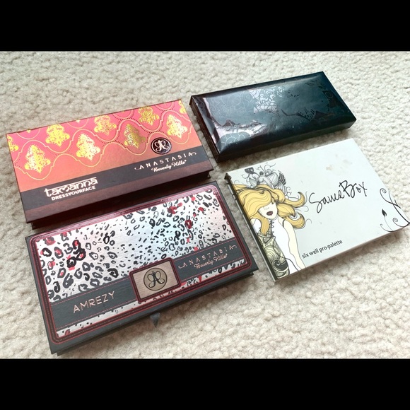 High end makeup bundle - Picture 1 of 3